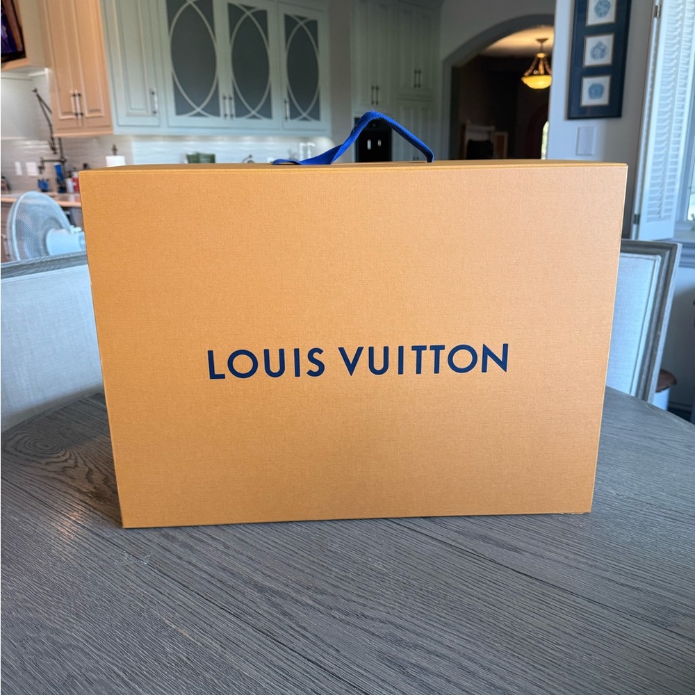 Extra large Louis Vuitton box with handle